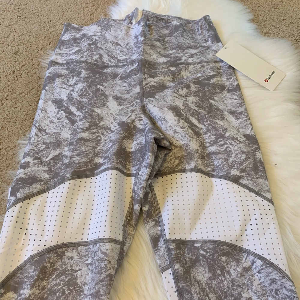 Beach break paddle tight lululemon size 10 marble - Picture 7 of 8
